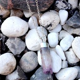 Halsband - Crystal Bullet Amethyst Necklace Halsband - Crystal Bullet Amethyst Necklace